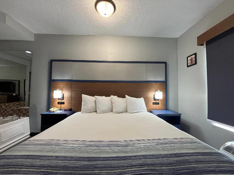 AmericInn by Wyndham Galesburg image