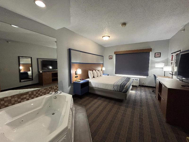 AmericInn by Wyndham Galesburg image