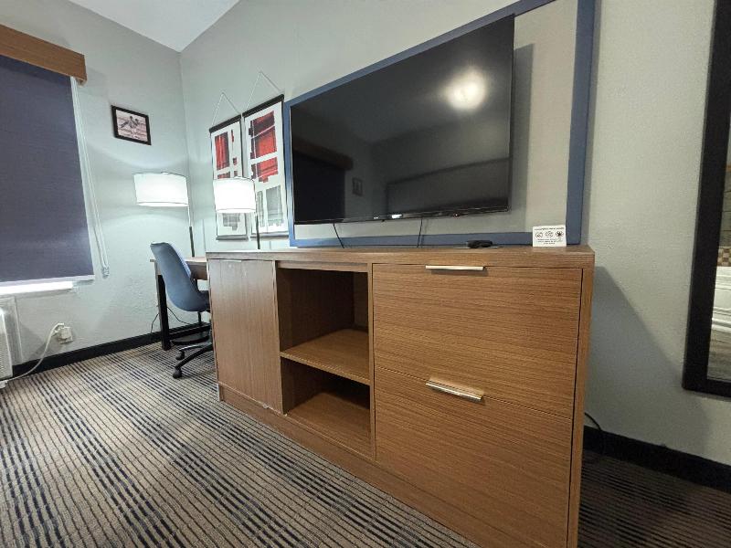 AmericInn by Wyndham Galesburg image