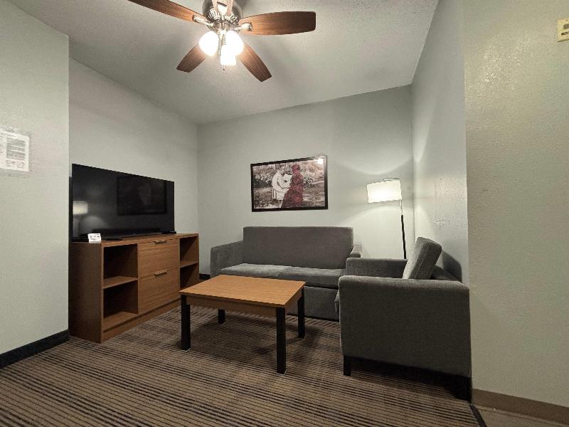 AmericInn by Wyndham Galesburg image