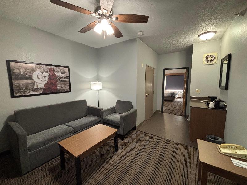 AmericInn by Wyndham Galesburg image