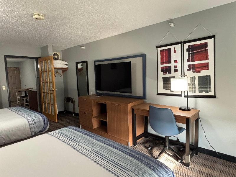 AmericInn by Wyndham Galesburg image
