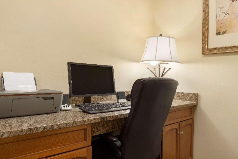 Hotel COUNTRY INN SUITES BY RADISSON MOLINE AIRPORT IL