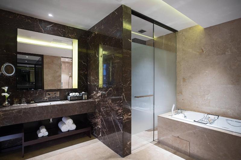 Renaissance Shenyang West Hotel image