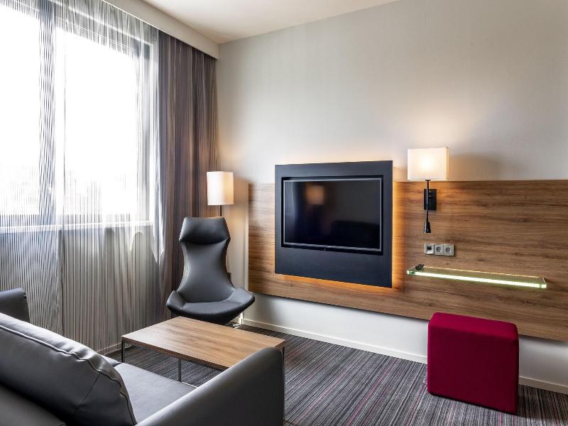 Moxy Edinburgh Airport image