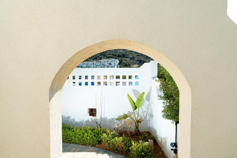 Okirroi Villas and Apts image
