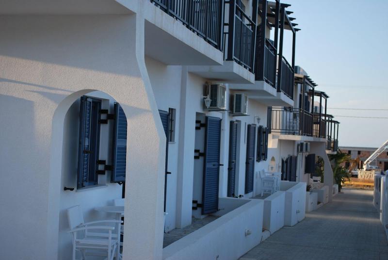 Okirroi Villas and Apts image