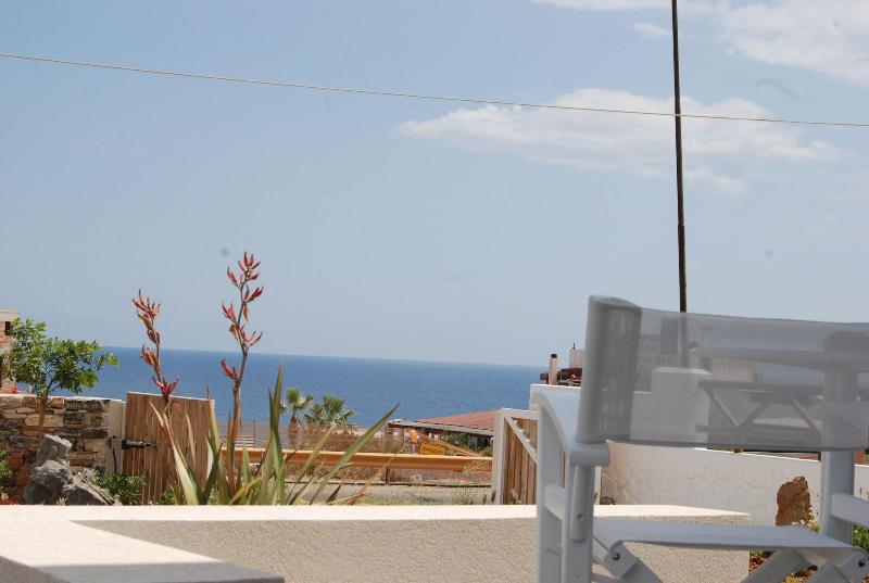 Okirroi Villas and Apts image