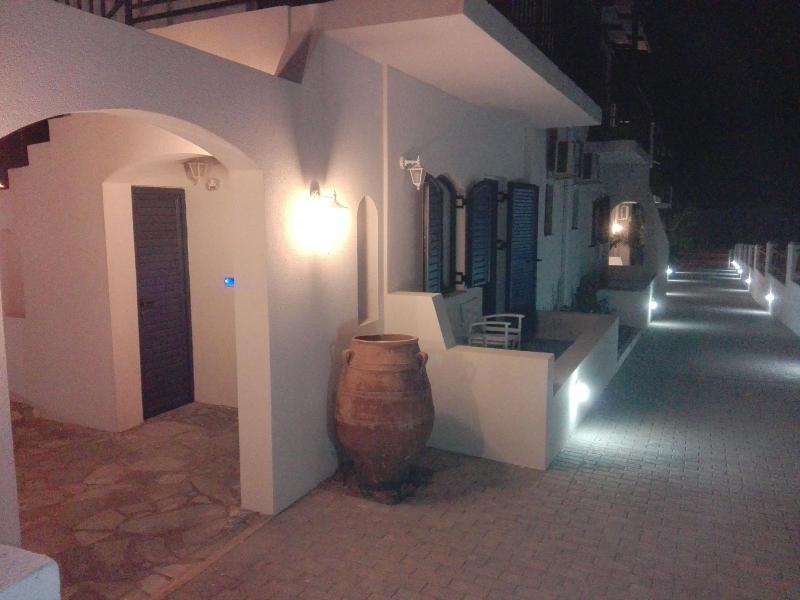 Okirroi Villas and Apts image