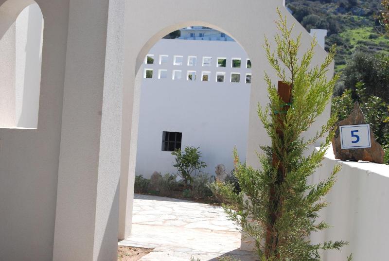 Okirroi Villas and Apts image