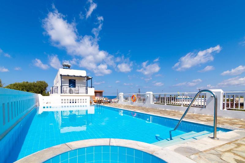Okirroi Villas and Apts image