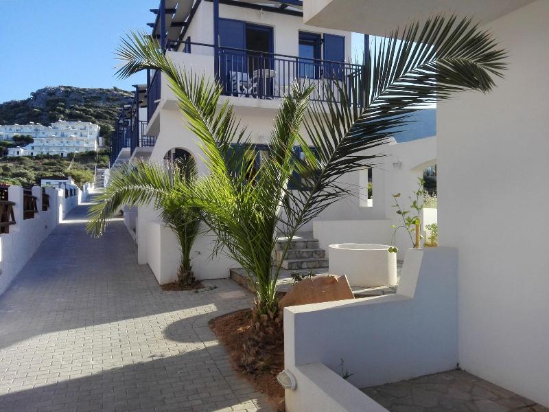 Okirroi Villas and Apts image