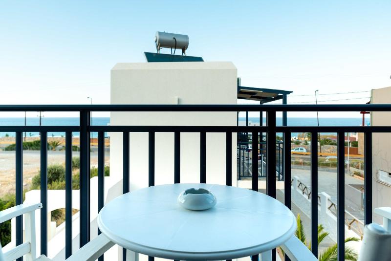 Okirroi Villas and Apts image