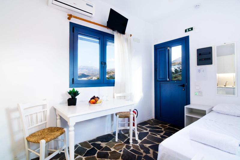 Okirroi Villas and Apts image