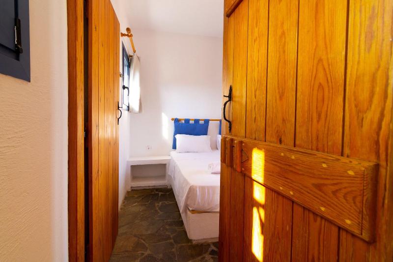 Okirroi Villas and Apts image