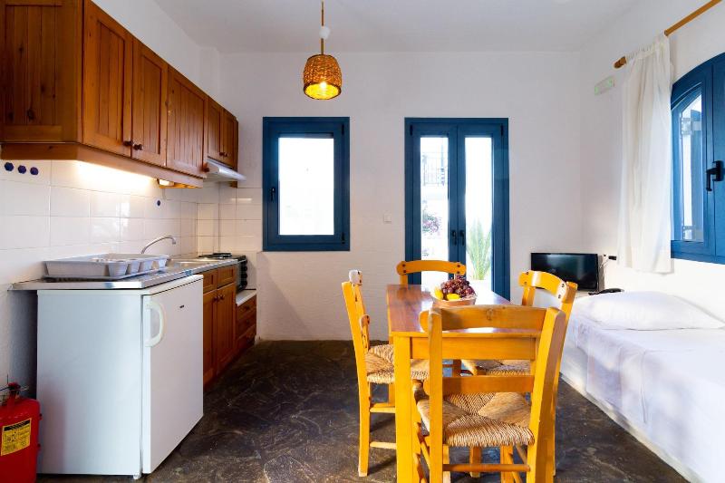 Okirroi Villas and Apts image