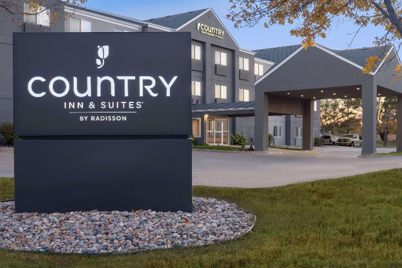 Country Inn & Suites by Radisson, Brookings, SD image
