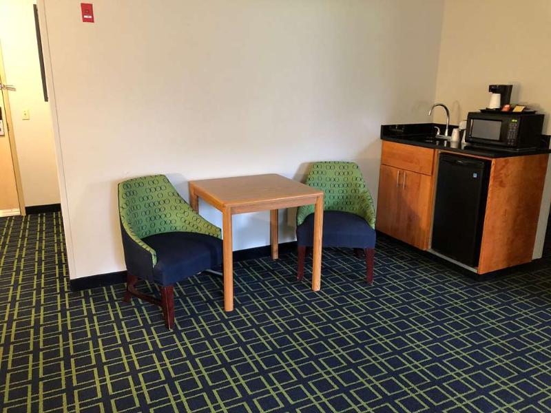 Country Inn & Suites by Radisson, Brookings, SD image