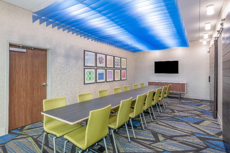 Holiday Inn Express & Suites Phoenix - Airport No image