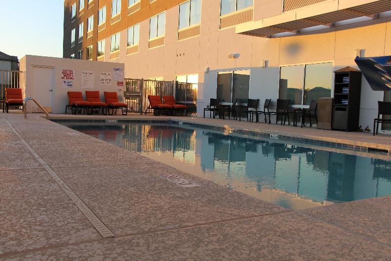 Holiday Inn Express & Suites Phoenix - Airport No image