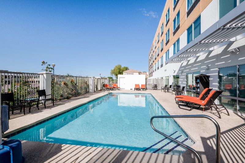 Holiday Inn Express & Suites Phoenix - Airport No image