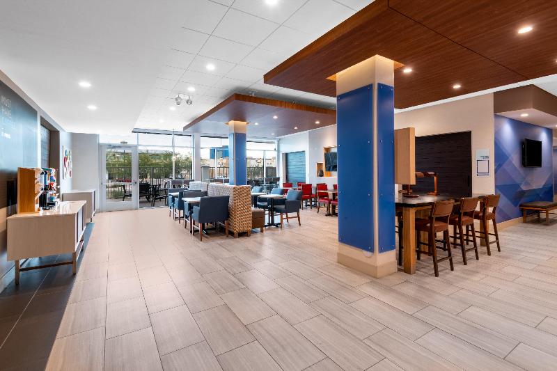 Holiday Inn Express & Suites Phoenix - Airport No image