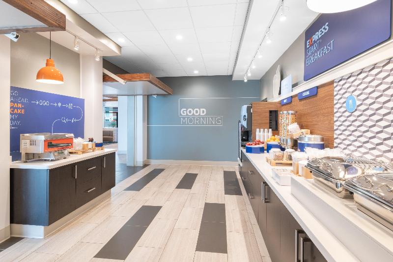 Holiday Inn Express & Suites Phoenix - Airport No image