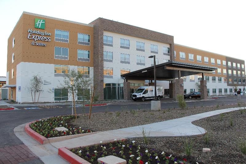 Holiday Inn Express & Suites Phoenix - Airport No image