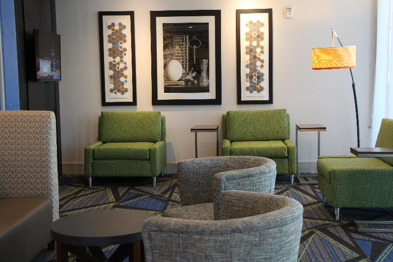 Holiday Inn Express & Suites Phoenix - Airport No image