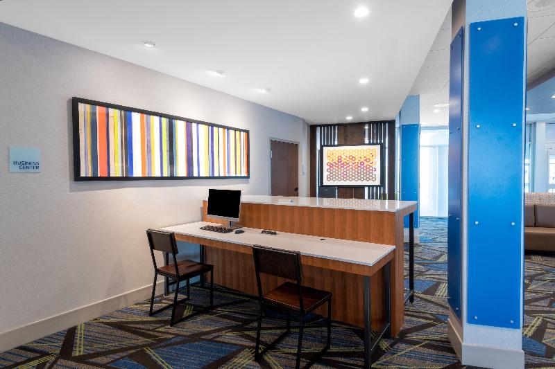 Holiday Inn Express & Suites Phoenix - Airport No image