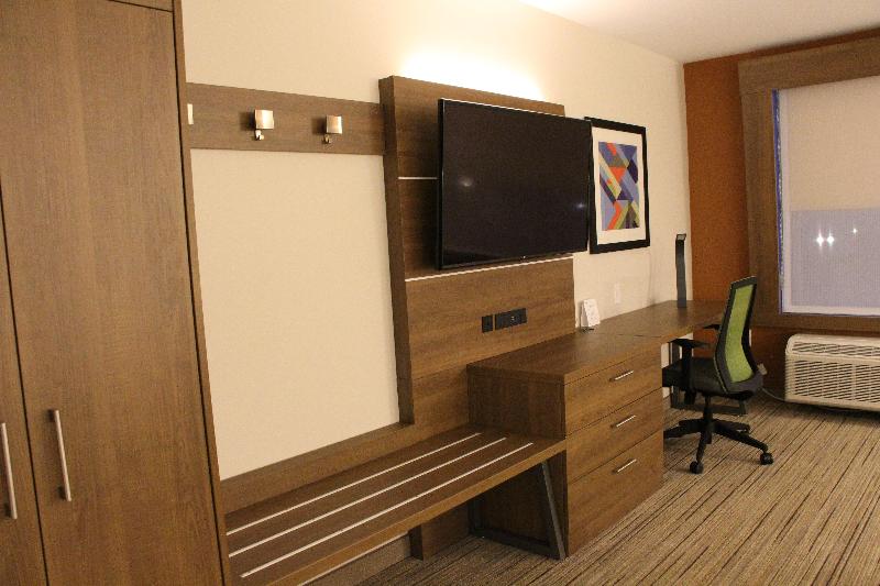 Holiday Inn Express & Suites Phoenix - Airport No image