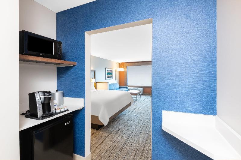 Holiday Inn Express & Suites Phoenix - Airport No image