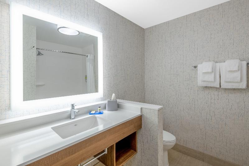 Holiday Inn Express & Suites Phoenix - Airport No image