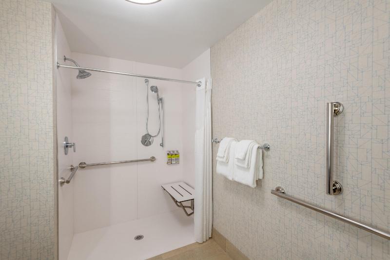 Holiday Inn Express & Suites Phoenix - Airport No image