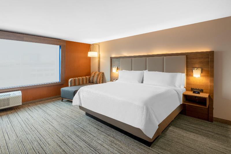 Holiday Inn Express & Suites Phoenix - Airport No image