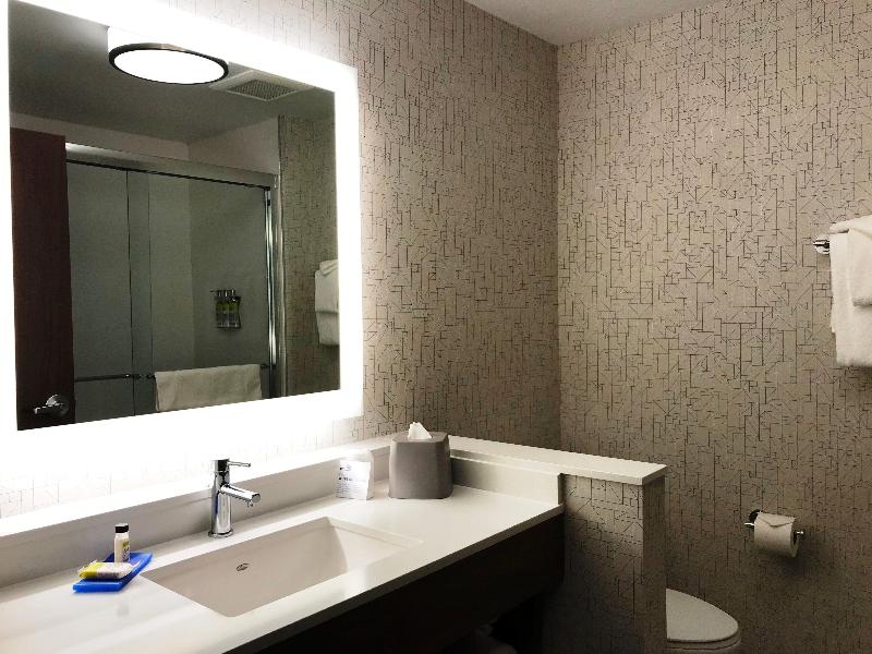 Holiday Inn Express & Suites Phoenix - Airport No image