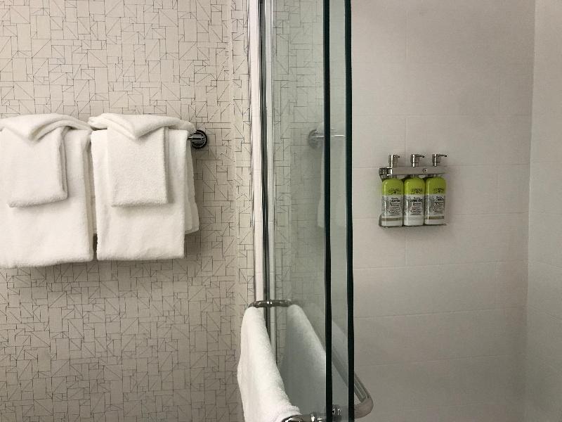 Holiday Inn Express & Suites Phoenix - Airport No image