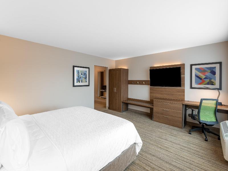 Holiday Inn Express & Suites Phoenix - Airport No image