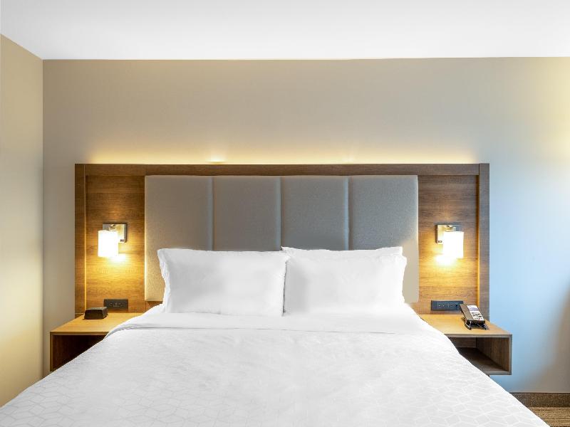 Holiday Inn Express & Suites Phoenix - Airport No image