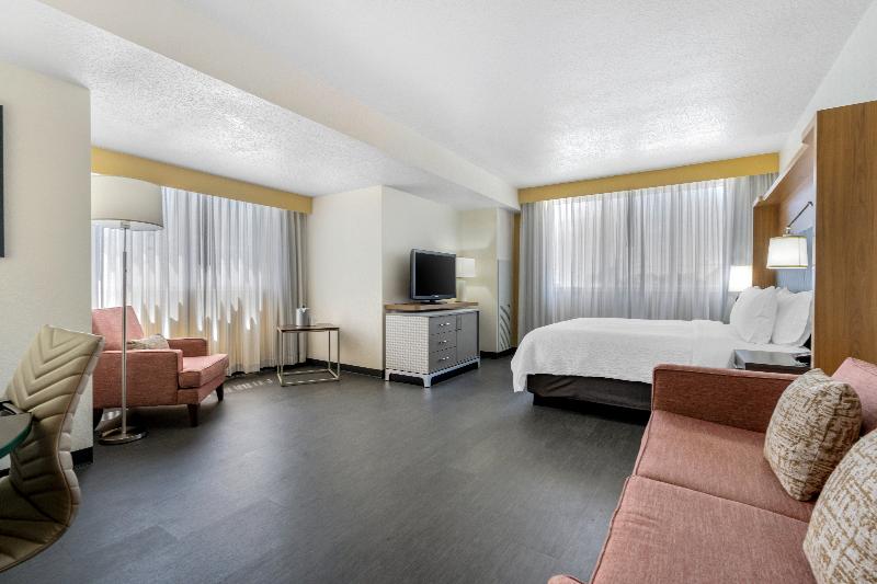Holiday Inn Orlando Intl Drive–Conv Center image