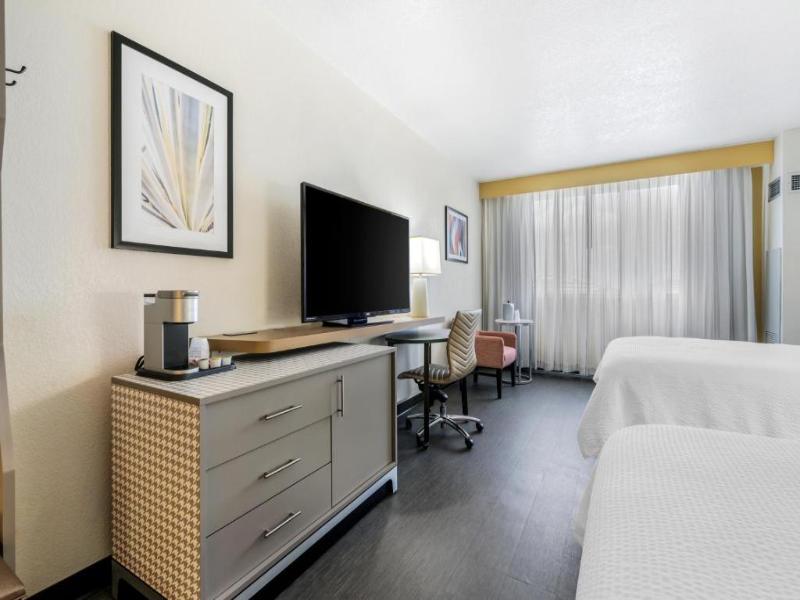 Holiday Inn Orlando Intl Drive–Conv Center image