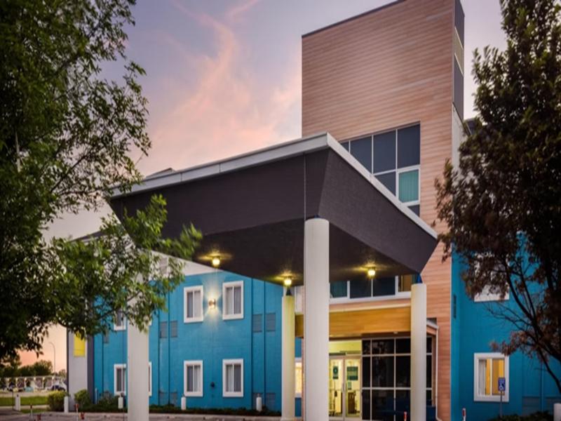 Prairie Crest Medicine Hat by IHG image