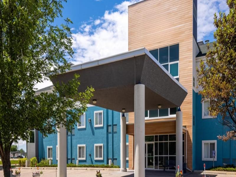 Prairie Crest Medicine Hat by IHG image