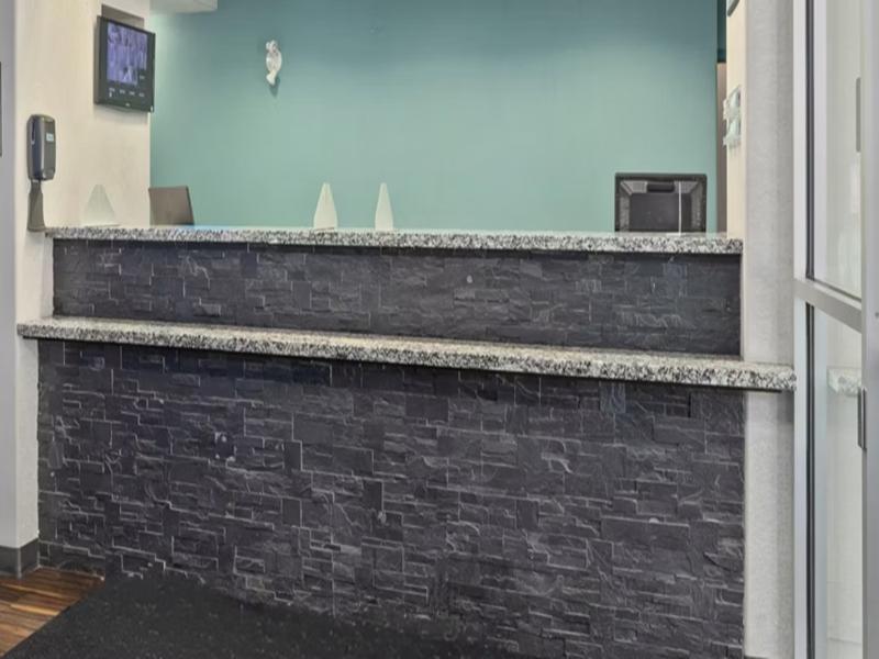 Prairie Crest Medicine Hat by IHG image