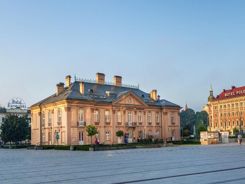 Central Palace image