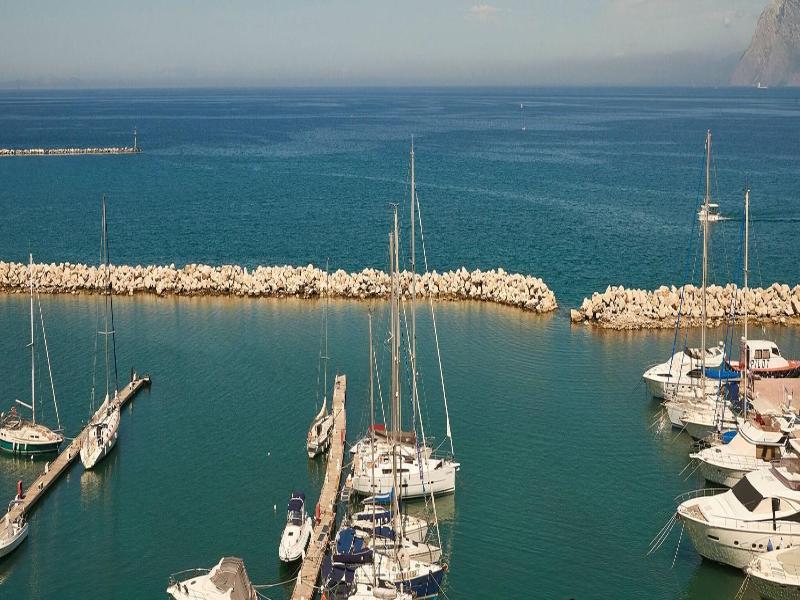 Moxy Patra Marina image