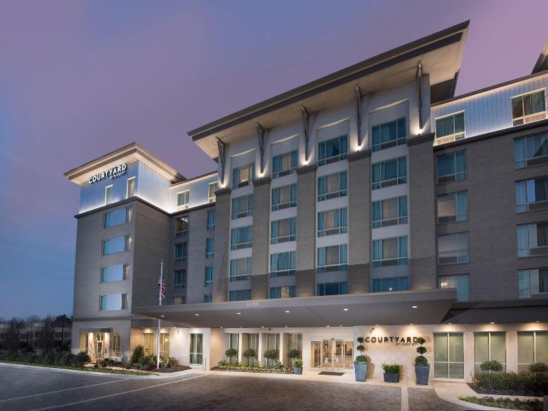 Courtyard Atlanta Alpharetta/Avalon Area image