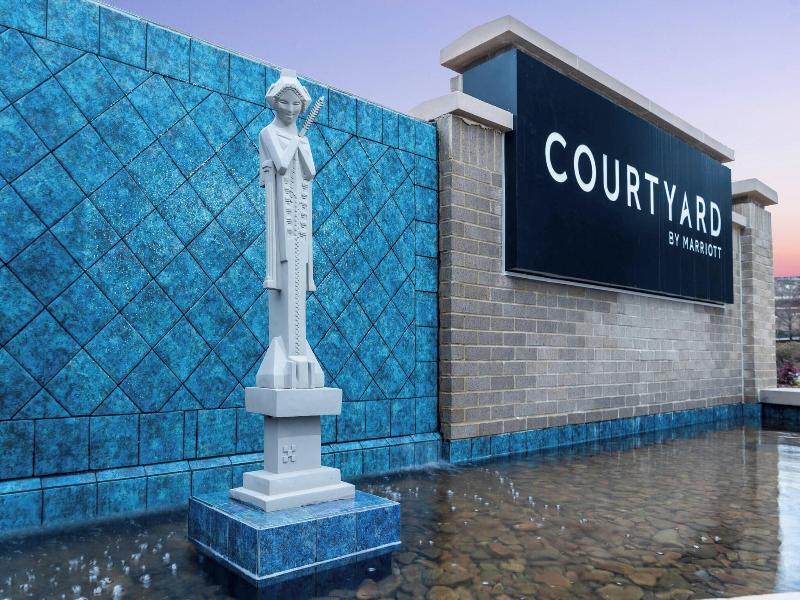 Courtyard Atlanta Alpharetta/Avalon Area image