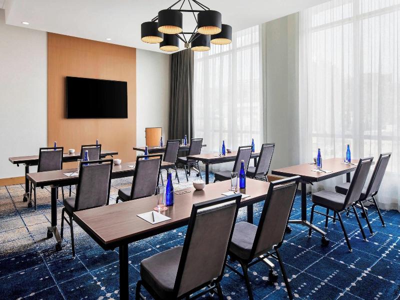 Autograph Collection The Oaklander Hotel image