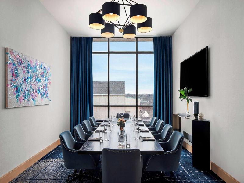 Autograph Collection The Oaklander Hotel image